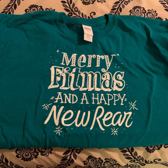 Gildan Tops - Funny Xmas graphic t siZe large.